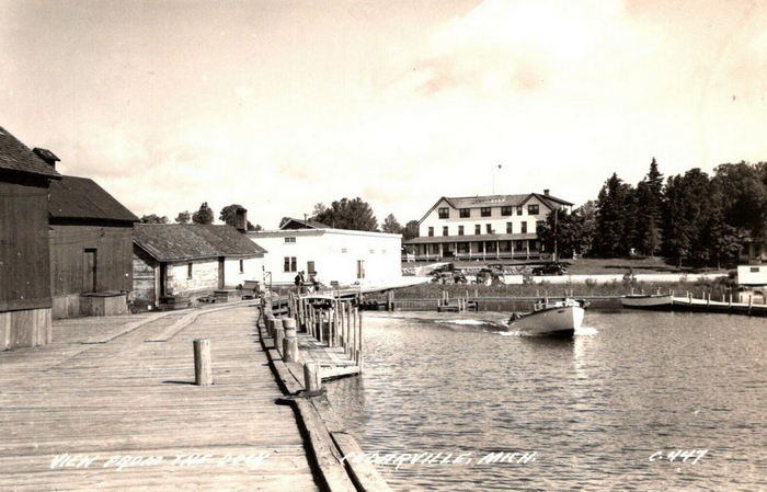 Cedar Inn - Old Postcard